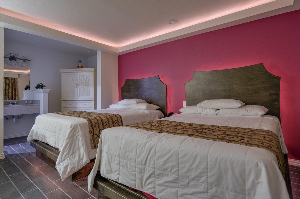 דאלאס Romantic Inn & Suites חדר תמונה