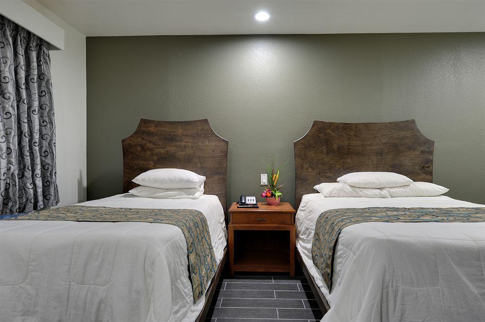דאלאס Romantic Inn & Suites מראה חיצוני תמונה