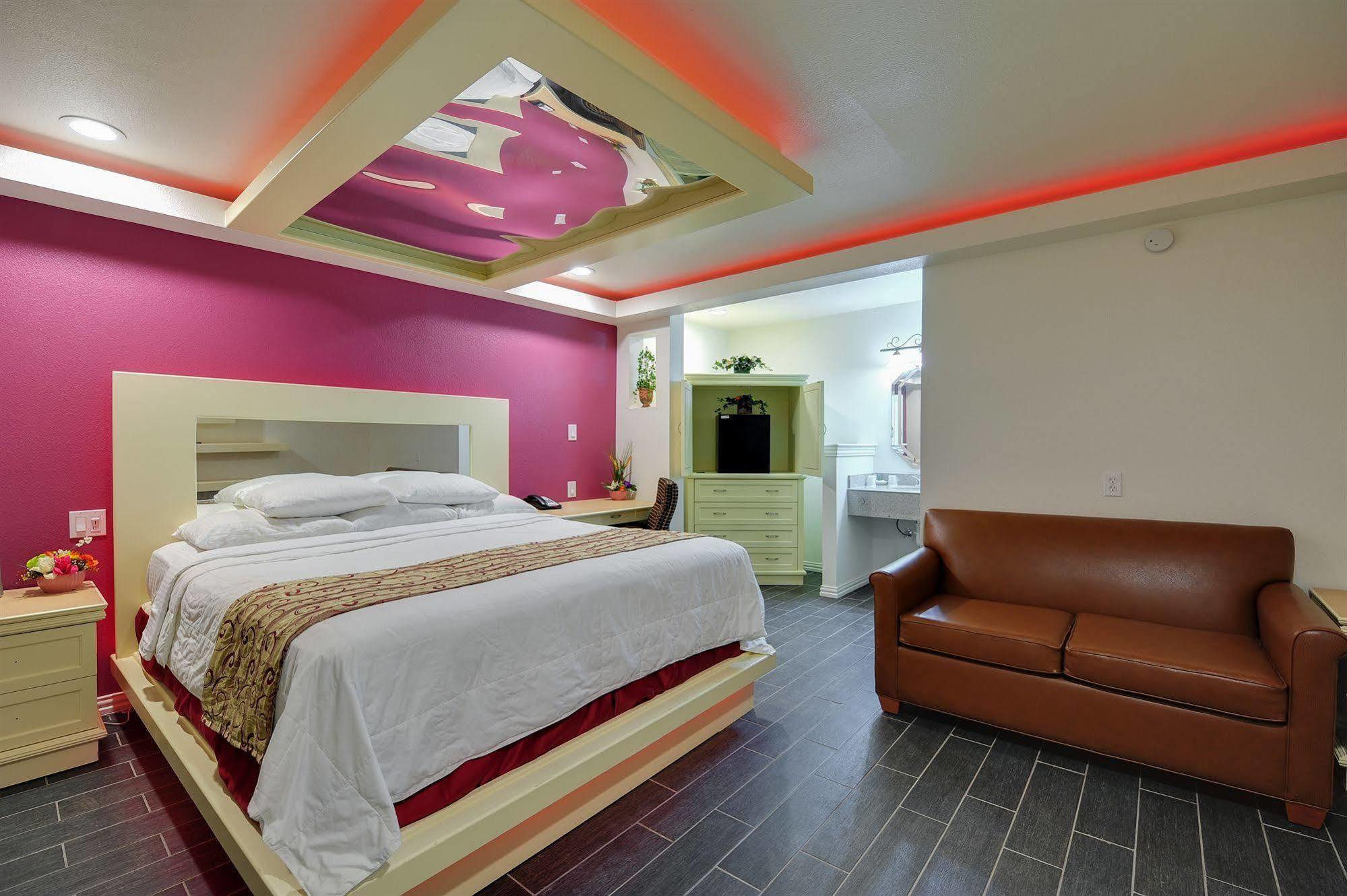 דאלאס Romantic Inn & Suites מראה חיצוני תמונה