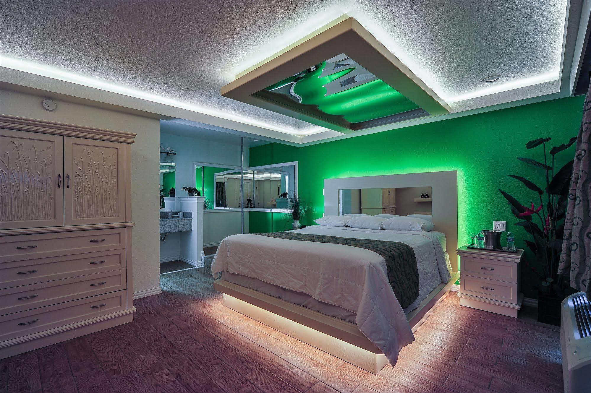 דאלאס Romantic Inn & Suites מראה חיצוני תמונה