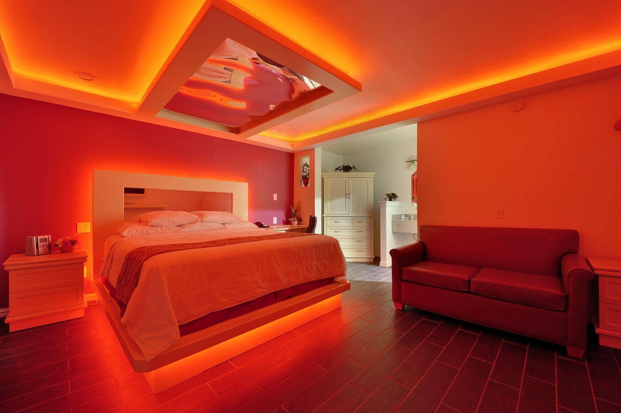 דאלאס Romantic Inn & Suites מראה חיצוני תמונה