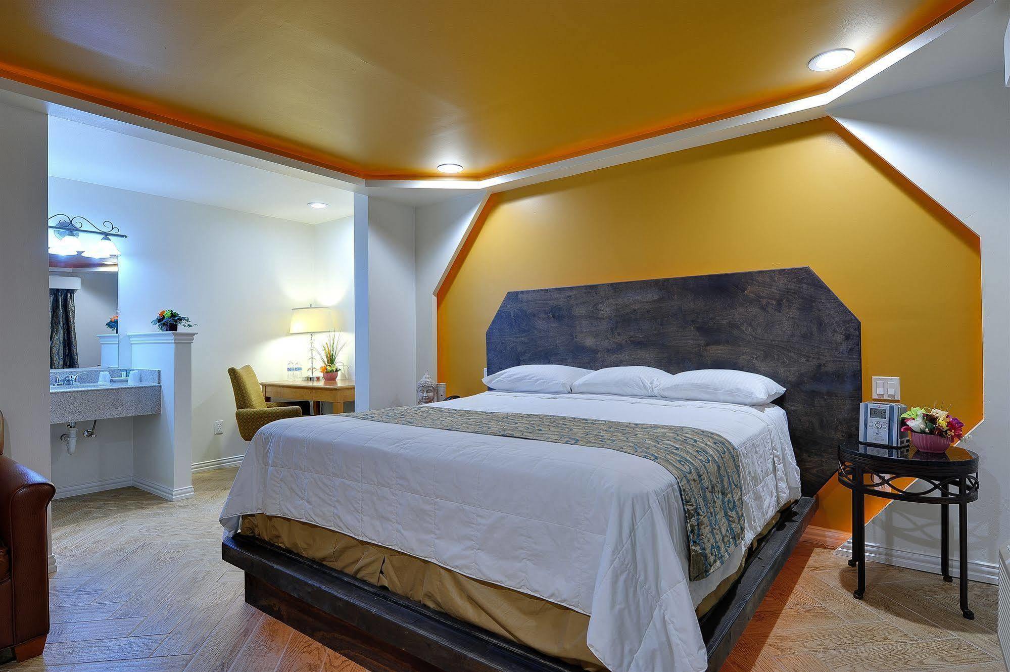 דאלאס Romantic Inn & Suites מראה חיצוני תמונה