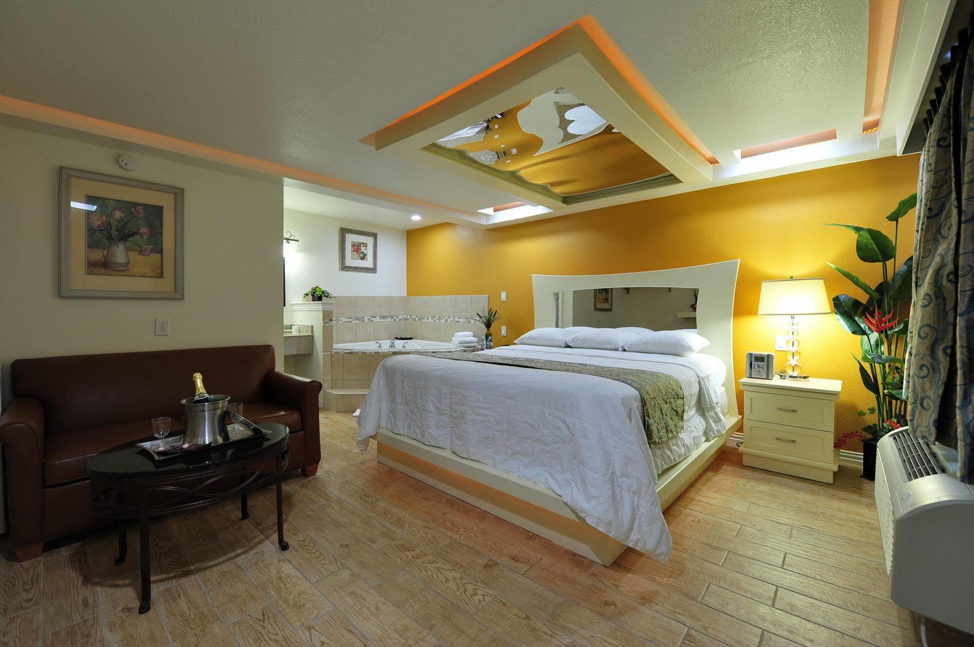 דאלאס Romantic Inn & Suites מראה חיצוני תמונה