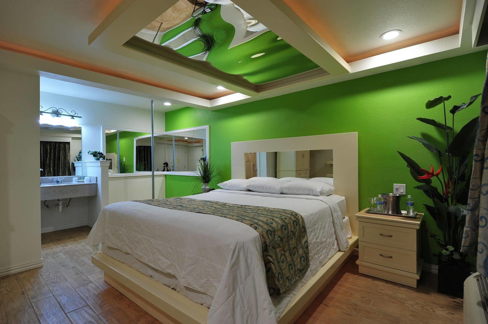 דאלאס Romantic Inn & Suites מראה חיצוני תמונה