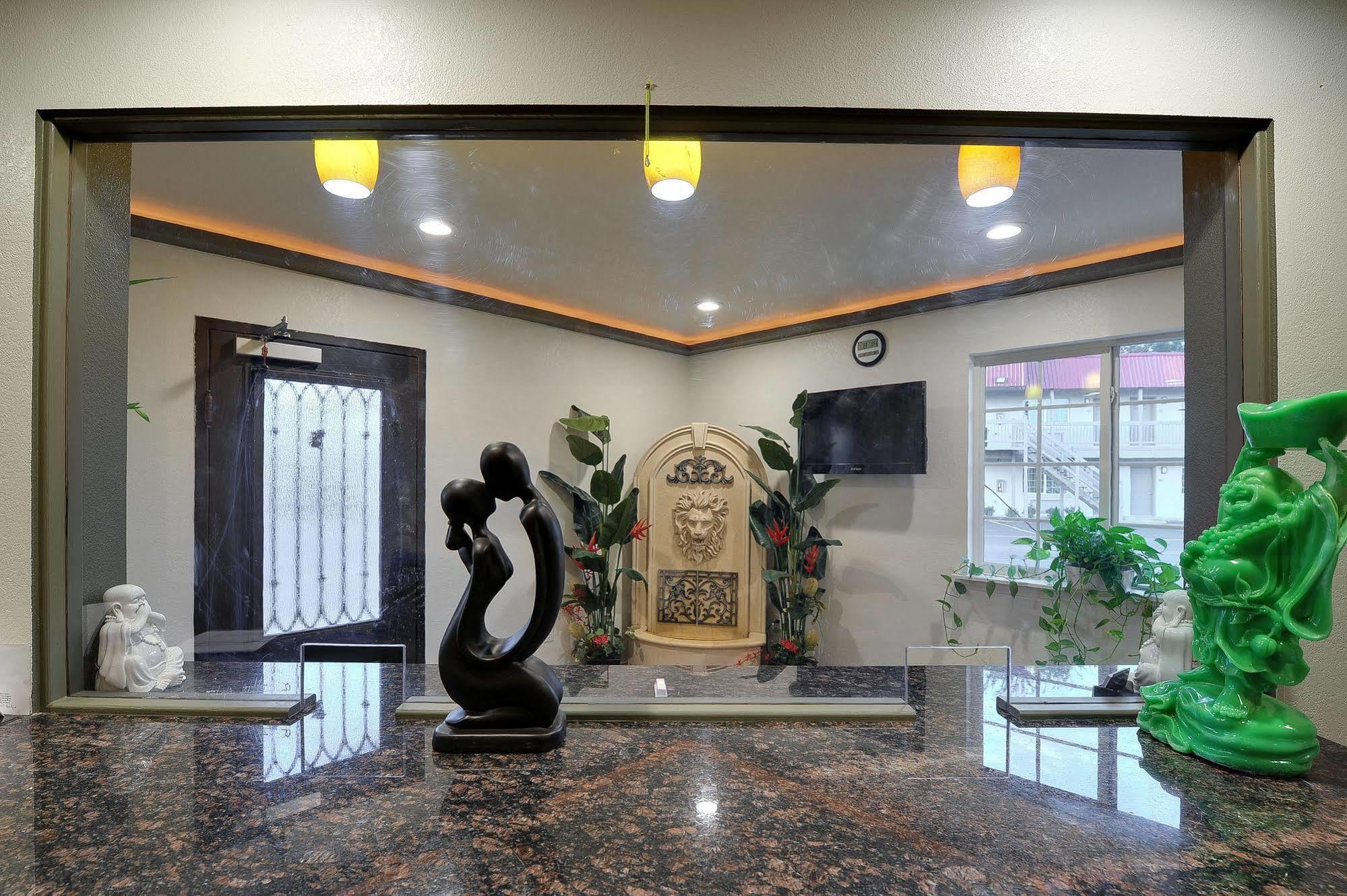 דאלאס Romantic Inn & Suites מראה חיצוני תמונה